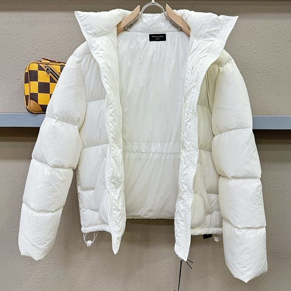 入手困難バレンシアガ n級品 3B SPORTS ICON SKI ダウンジャケット 2色 bab88470